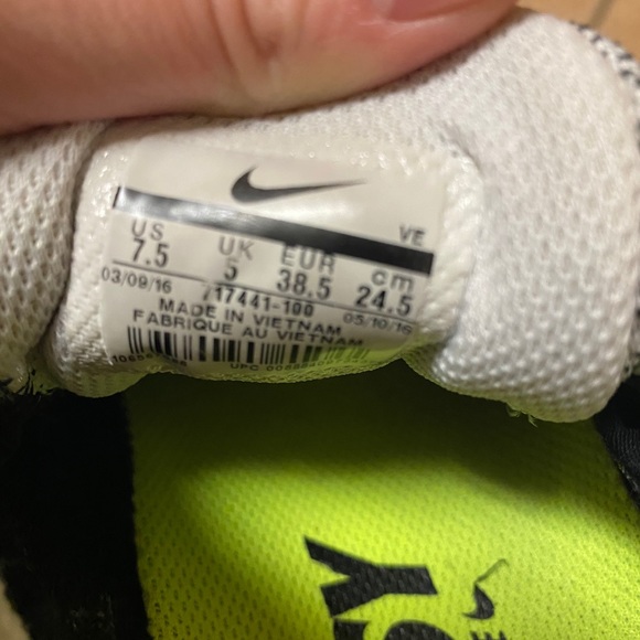 Nike sneakers - Picture 5 of 6